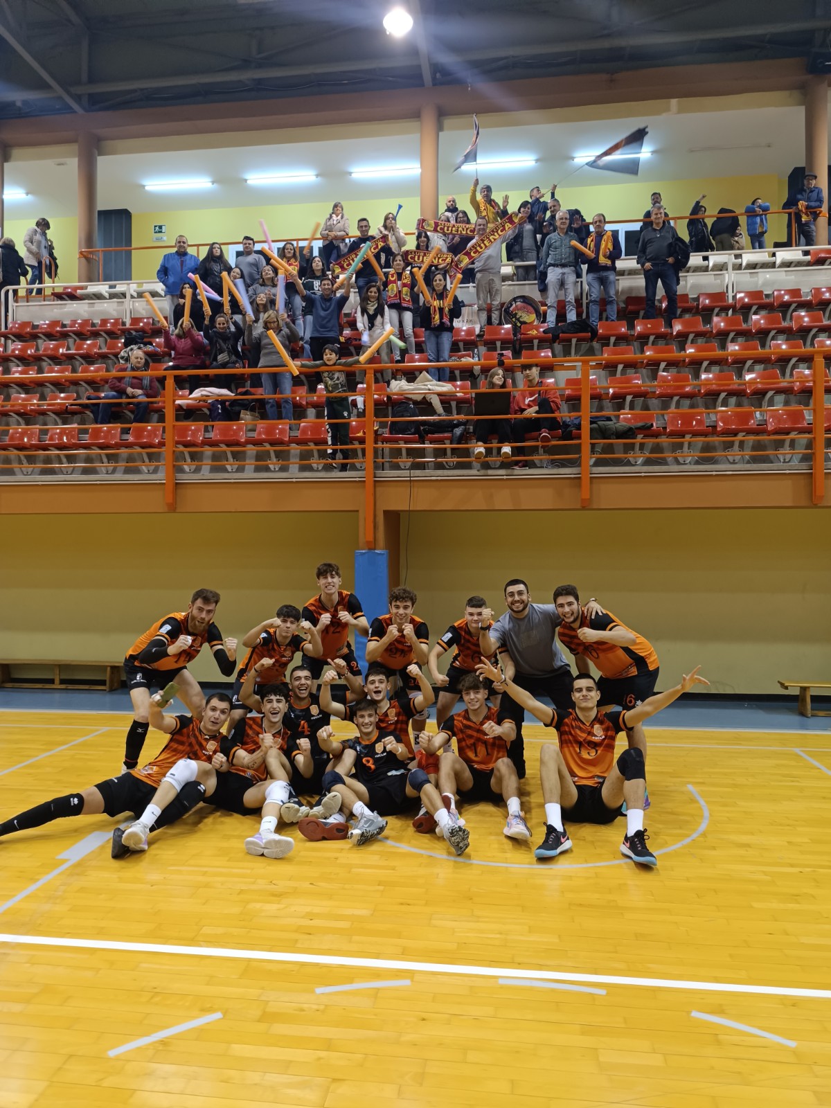 EMOCIONANTE VICTORIA DEL CV CUENCA PARA SEGUIR DE DULCE (3-0)